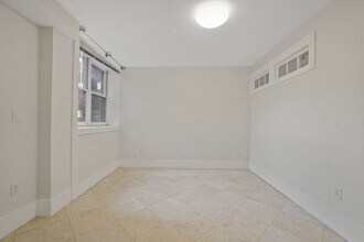 28 Babcock St, Unit A in Brookline, MA - Foto de edificio - Building Photo