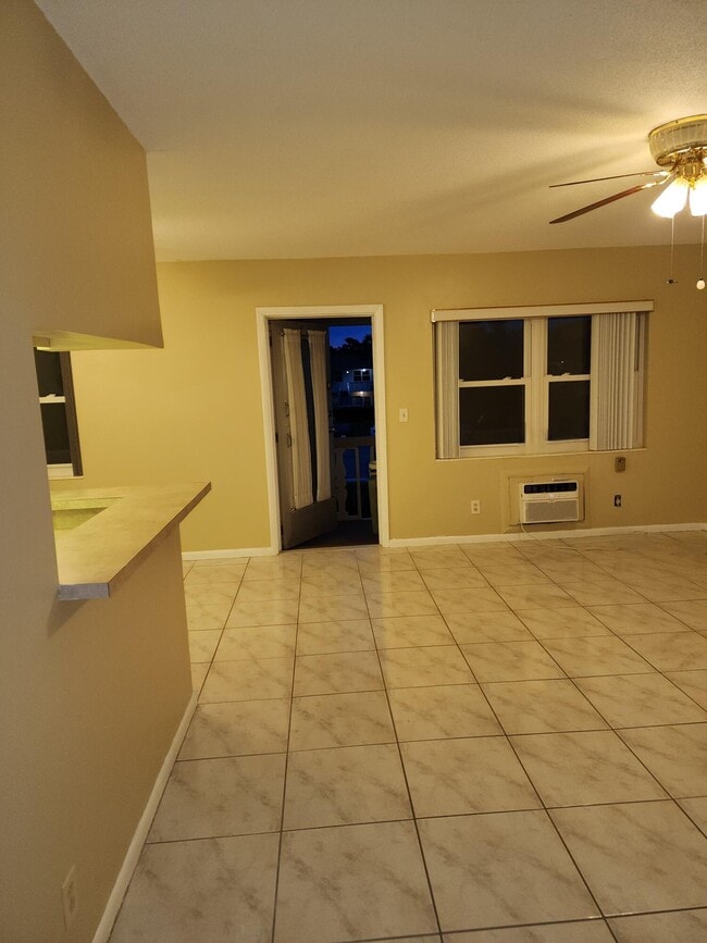 239 Coventry J in West Palm Beach, FL - Building Photo - Building Photo