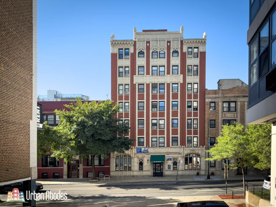 533 W Belmont Ave, Unit M05B in Chicago, IL - Foto de edificio