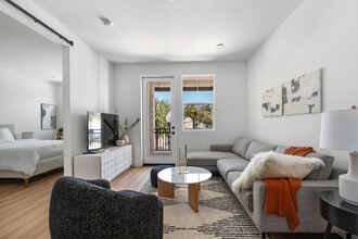 High Street Depot in Moorpark, CA - Foto de edificio - Building Photo