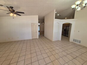 1136 San Cristo St in Alamogordo, NM - Foto de edificio - Building Photo