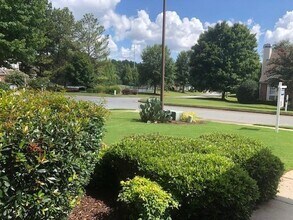 2495 Lakebrooke Dr in Marietta, GA - Building Photo - Building Photo