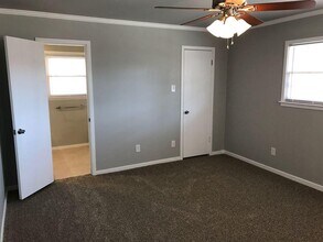 4907 11th St in Lubbock, TX - Building Photo - Building Photo