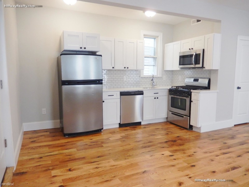 128 Bremen Street-Unit -Apt 1 in Boston, MA - Building Photo