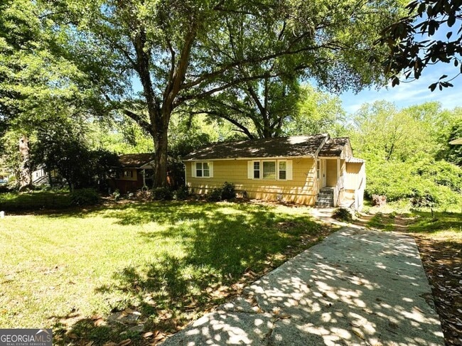 property at 1900 Meadow Ln