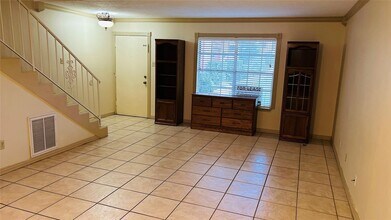 7600 Burgoyne Rd in Houston, TX - Building Photo - Building Photo