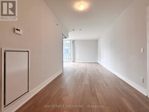 210-210 Simcoe St in Toronto, ON - Building Photo - Building Photo