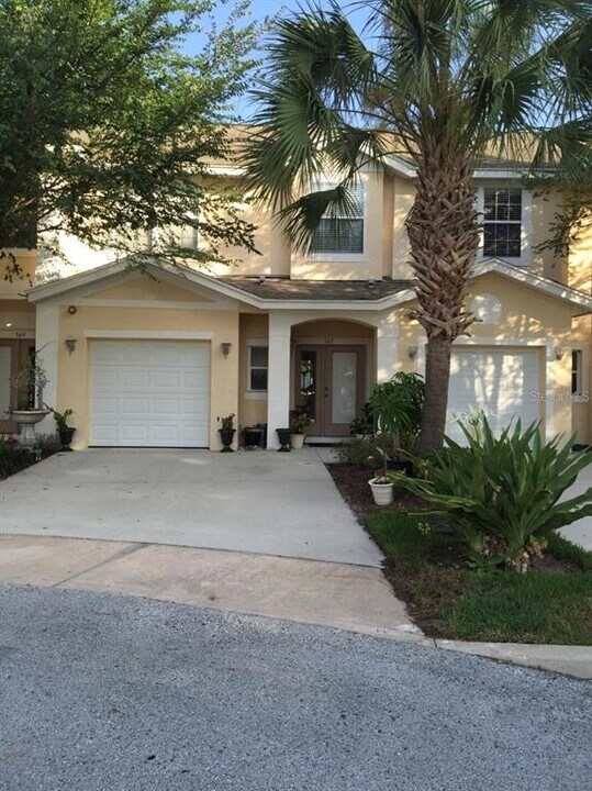 567 Majestic Way in Altamonte Springs, FL - Building Photo