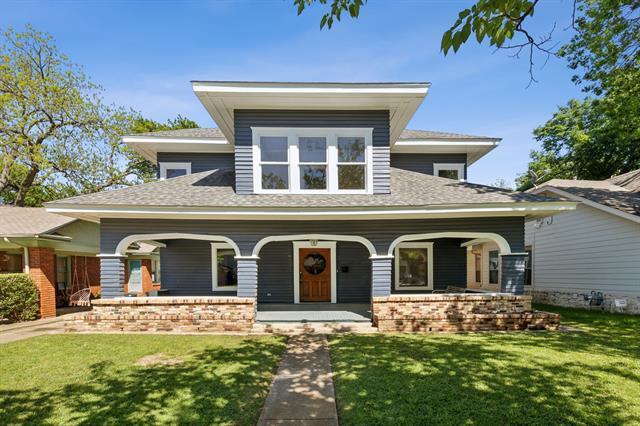 826 Woodlawn Ave in Dallas, TX - Building Photo