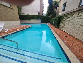 1300 Midvale Ave, Unit Midvale Condominium in Los Angeles, CA - Building Photo - Building Photo
