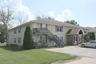 School Street Apartments in Washington, IL - Building Photo - Building Photo