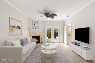 66 W 14th St in Atlantic Beach, FL - Building Photo