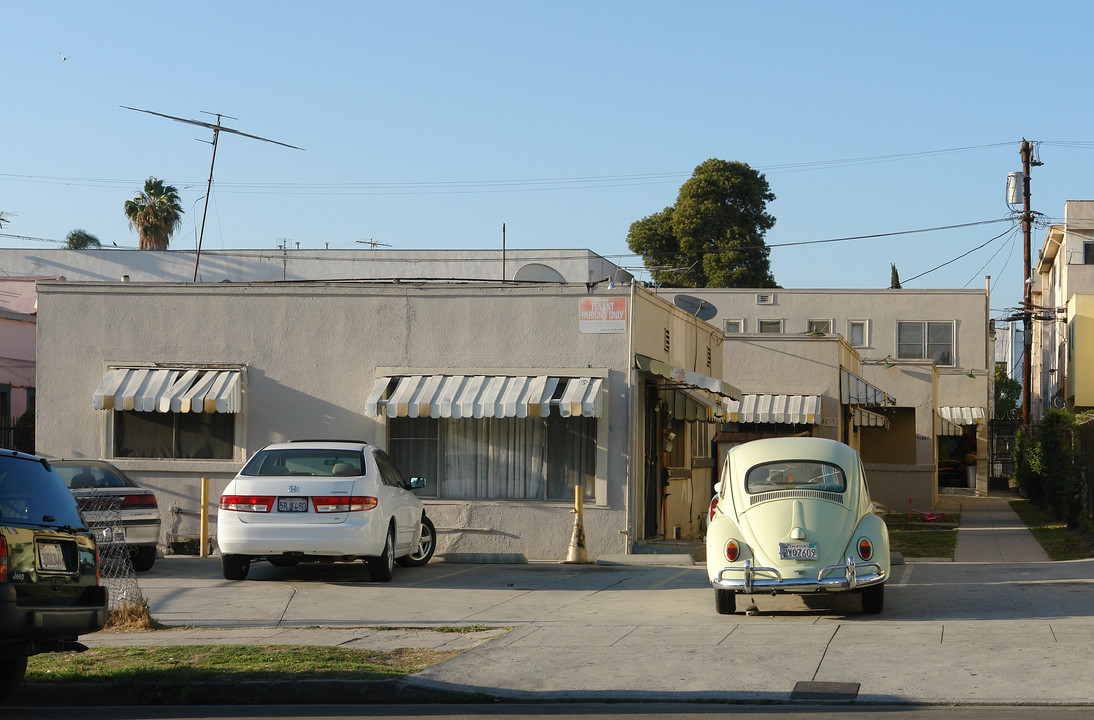 4055 Oakwood Ave in Los Angeles, CA - Building Photo