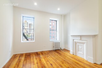 410 W 36th St-Unit -: 3Fe in New York, NY - Building Photo - Building Photo