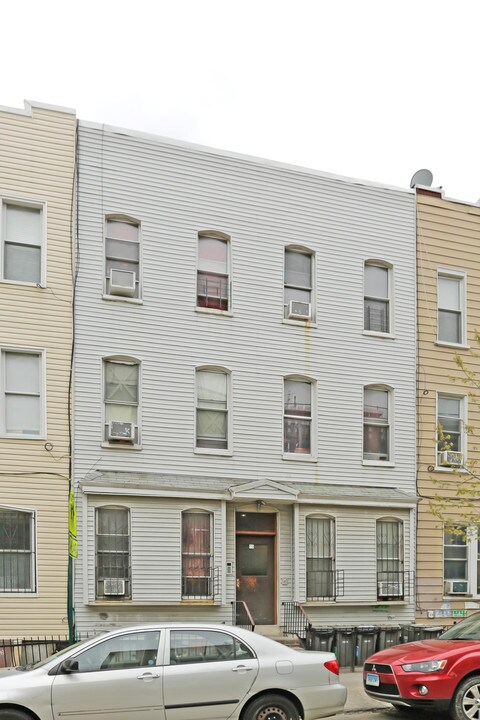 40 Starr St in Brooklyn, NY - Building Photo