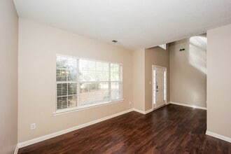 19 Woodlake Dr in Newnan, GA - Building Photo - Building Photo