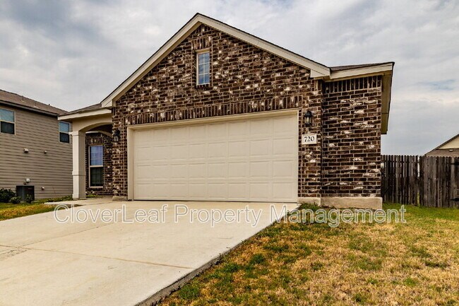 720 Red Barn Bnd in New Braunfels, TX - Building Photo - Building Photo