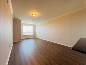 7575 Kirby Dr in Houston, TX - Building Photo - Building Photo