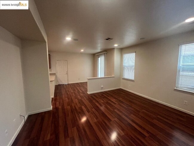 201 Whimbrel Cir in Pittsburg, CA - Building Photo - Building Photo