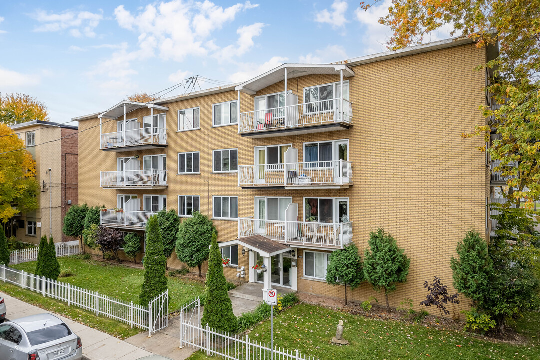 3895 Du Fort-Rolland Rue in Montréal, QC - Building Photo