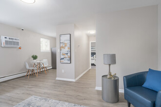Highland Manor Apartments in Pottstown, PA - Building Photo - Interior Photo