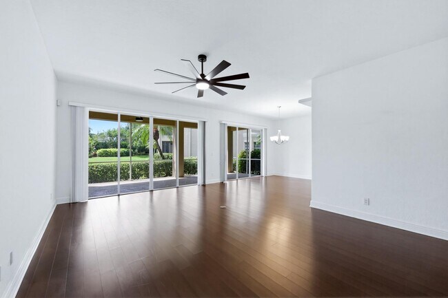 658 Vintage Reserve Cir, Unit 7B in Naples, FL - Foto de edificio - Building Photo