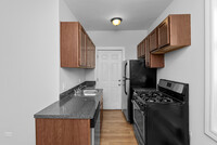 3721 N Pine Grove Ave, Unit #2W in Chicago, IL - Foto de edificio - Building Photo