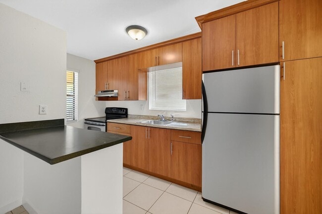 property at 4051 N Dixie Hwy