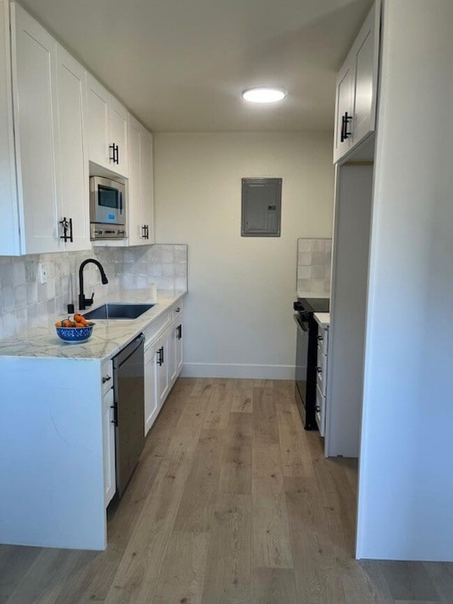 18881 Mora Kai Ln, Unit 16 in Huntington Beach, CA - Foto de edificio - Building Photo
