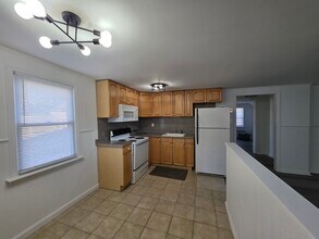 7 High St, Unit 2 in East Rutherford, NJ - Foto de edificio - Building Photo