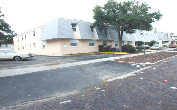 Baywalk Apartments in St. Petersburg, FL - Building Photo - Building Photo