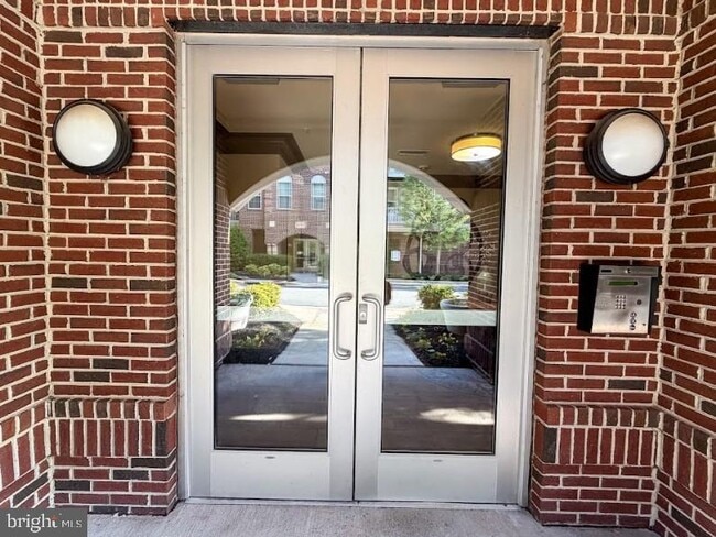 13723 Neil Armstrong Ave in Herndon, VA - Building Photo - Building Photo