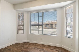 8520 W Palm Ln in Phoenix, AZ - Building Photo - Building Photo