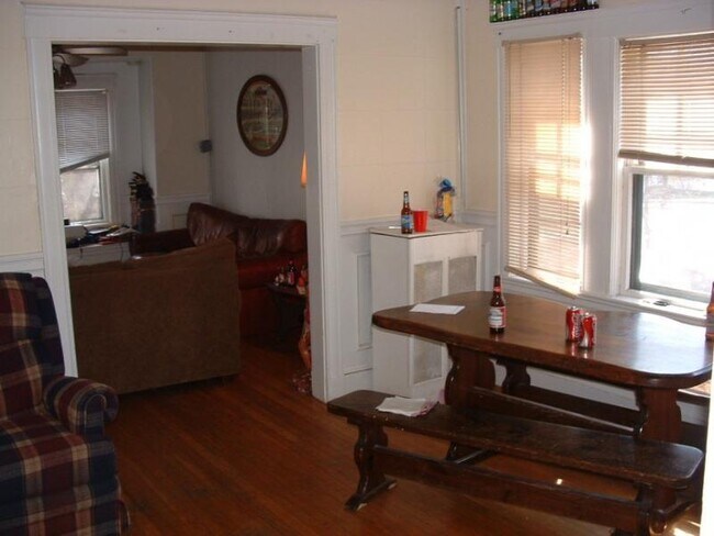 8 Hobson St, Unit 2A in Boston, MA - Foto de edificio - Building Photo