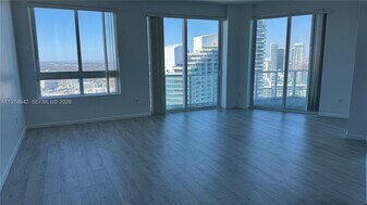 1900 N Bayshore Dr, Unit 4112 in Miami, FL - Building Photo