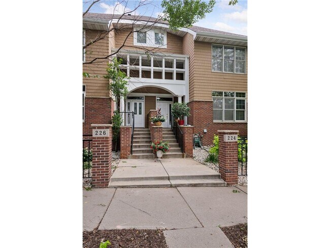 226 Ridgewood Ave in Minneapolis, MN - Building Photo - Building Photo