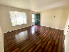 1827 Thackeray Ave NW, Unit 1827 in Massillon, OH - Foto de edificio - Building Photo