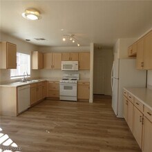 5125 Meadow Rock Ave in Las Vegas, NV - Building Photo - Building Photo