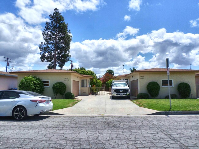 10520 Myrtle St in Downey, CA - Building Photo - Building Photo