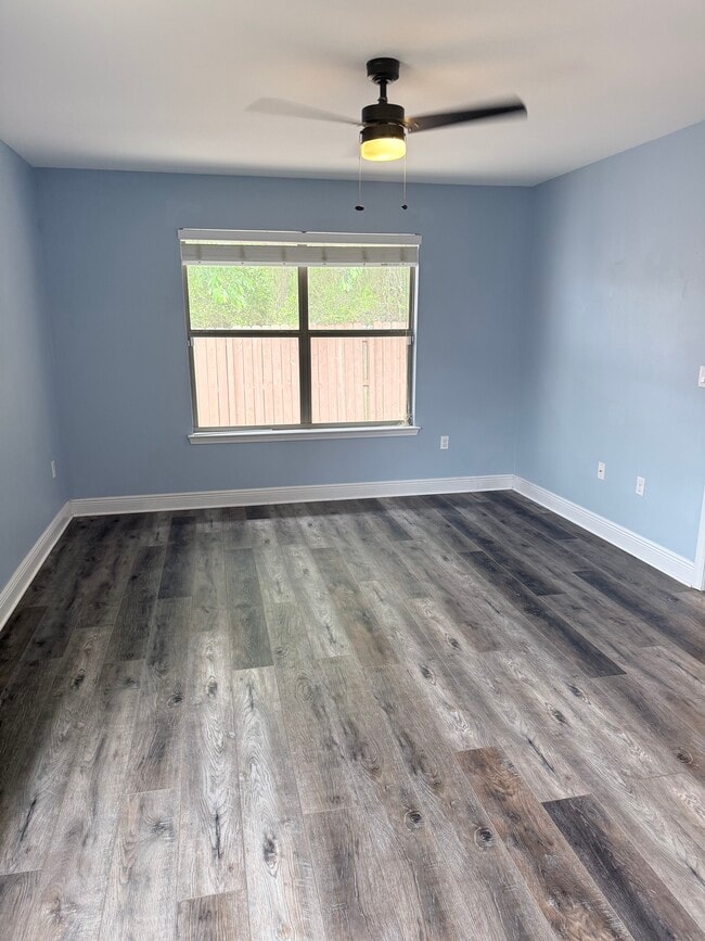 1944 Bay Pine Cir in Gulf Breeze, FL - Foto de edificio - Building Photo