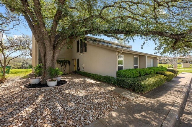 100 Lido Cir in Lakeway, TX - Building Photo - Building Photo