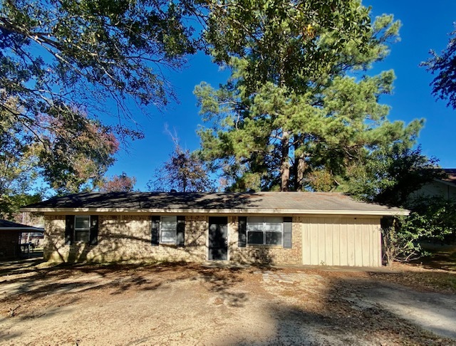 103 Pine Grove Cir in West Monroe, LA - Building Photo