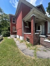 563 N 24th St in East St. Louis, IL - Building Photo - Building Photo