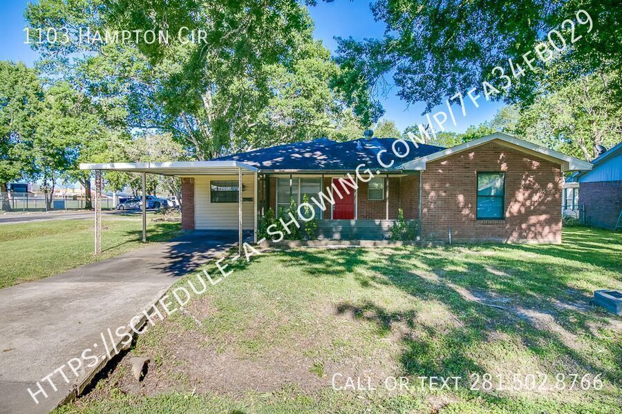 1103 Hampton Cir in Alvin, TX - Building Photo