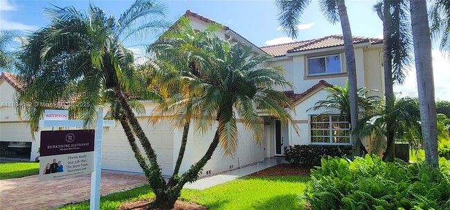 property at 2957 Oak Park Cir