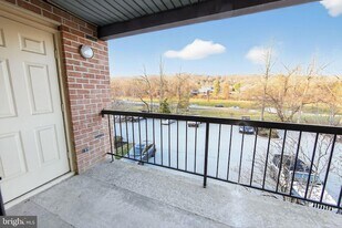 933 Washington Pl, Unit 33 in Chesterbrook, PA - Building Photo