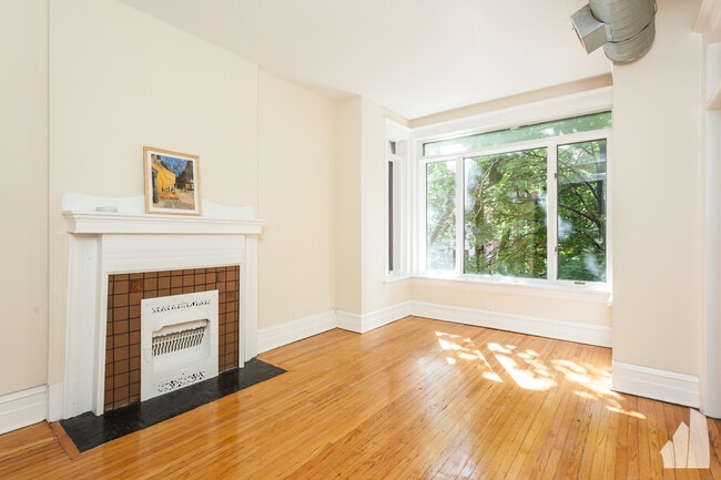 900 W Newport Ave, Unit 2 in Chicago, IL - Foto de edificio - Building Photo