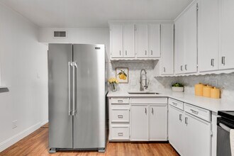 202 Pine St in Arlington, TX - Building Photo - Building Photo