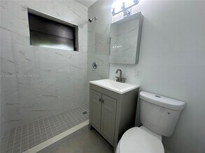 6720 SW 50th Terrace in Miami, FL - Building Photo - Building Photo