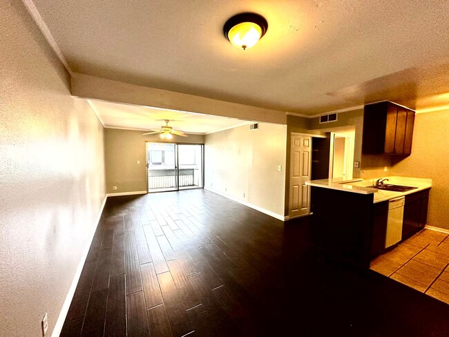18620 Hatteras St in Los Angeles, CA - Building Photo - Building Photo